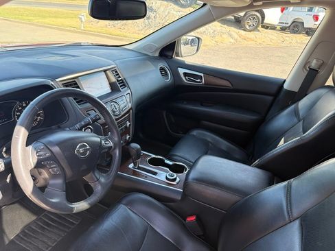 Used 2018 Nissan Pathfinder Platinum AWD/4WD image 9