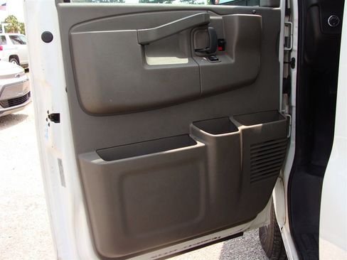 Used 2018 Chevrolet Express 2500 w/ Enhanced Convenience Package image 10