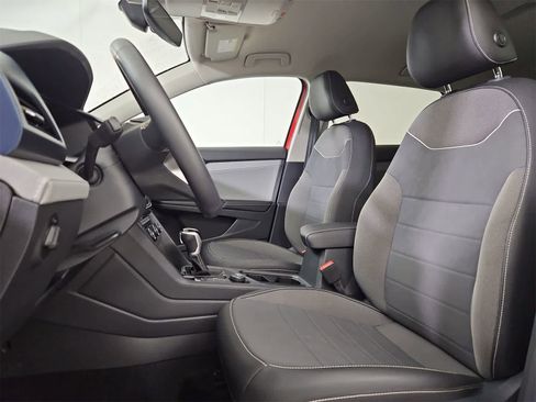 Certified 2024 Volkswagen Taos SE image 16