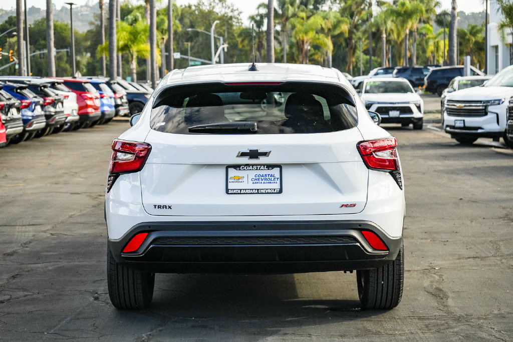 New 2026 Chevrolet Trax RS w/ Sunroof Package FWD image 5