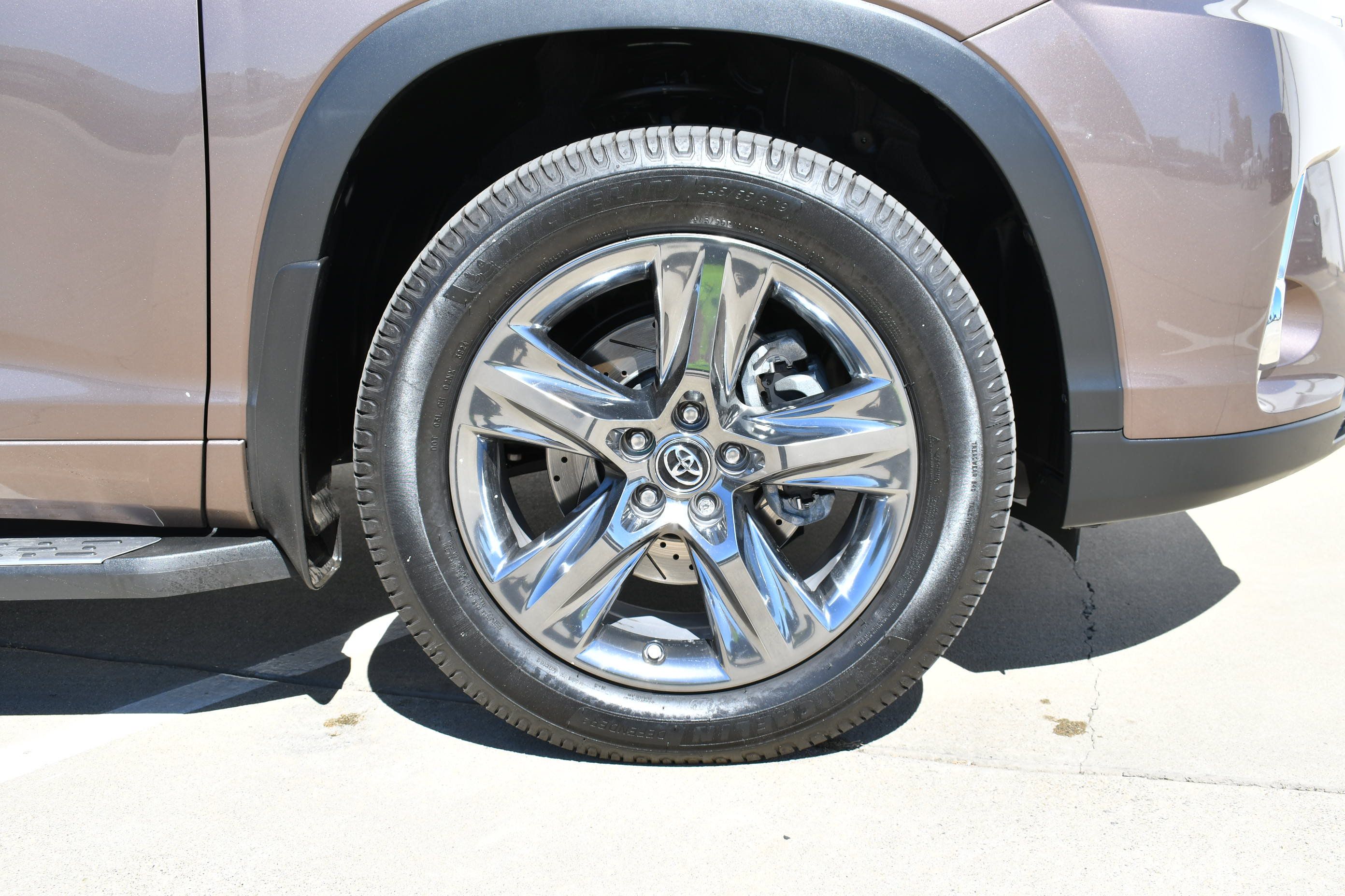 Used 2019 Toyota Highlander Limited Platinum AWD/4WD image 4