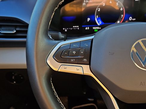 Certified 2023 Volkswagen Taos SE w/ Panoramic Sunroof Package image 16