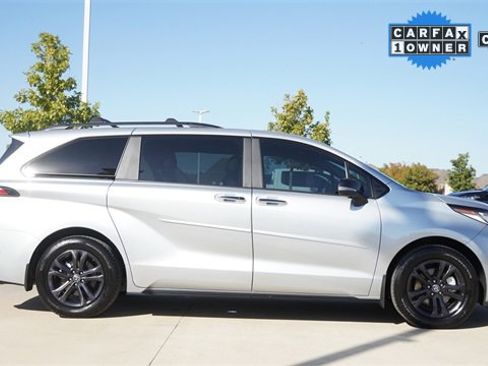 Used 2025 Toyota Sienna XSE w/ XSE Premium Package image 20