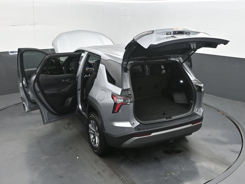 Used 2025 Chevrolet Equinox LT FWD image 49
