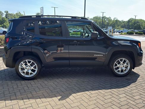 Used 2022 Jeep Renegade Latitude AWD/4WD image 6