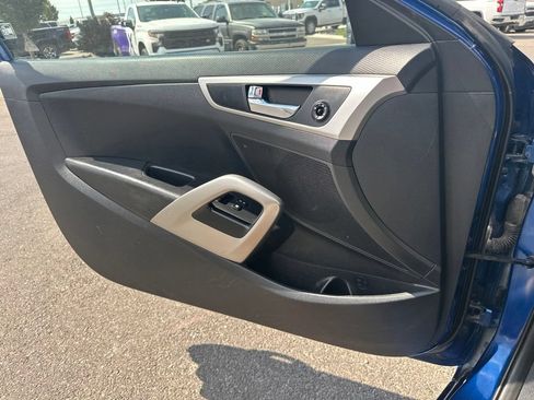 Used 2016 Hyundai Veloster FWD image 12