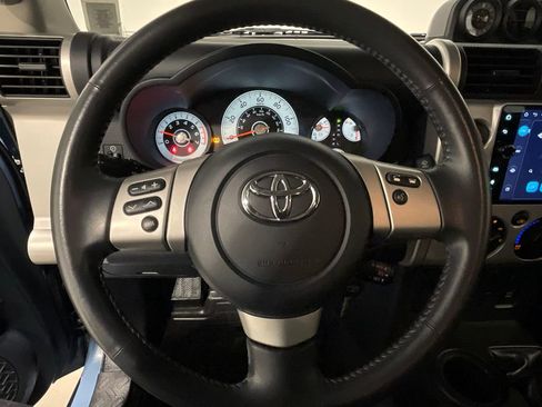 Used 2014 Toyota FJ Cruiser 4WD image 78