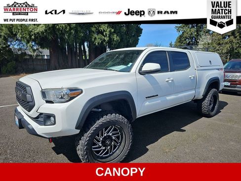 Used 2017 Toyota Tacoma TRD Off-Road w/ Premium & Technology Package AWD/4WD image 1