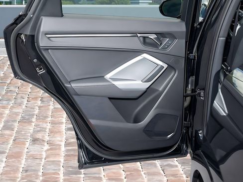 Used 2023 Audi Q3 2.0T Premium w/ Convenience Package image 13