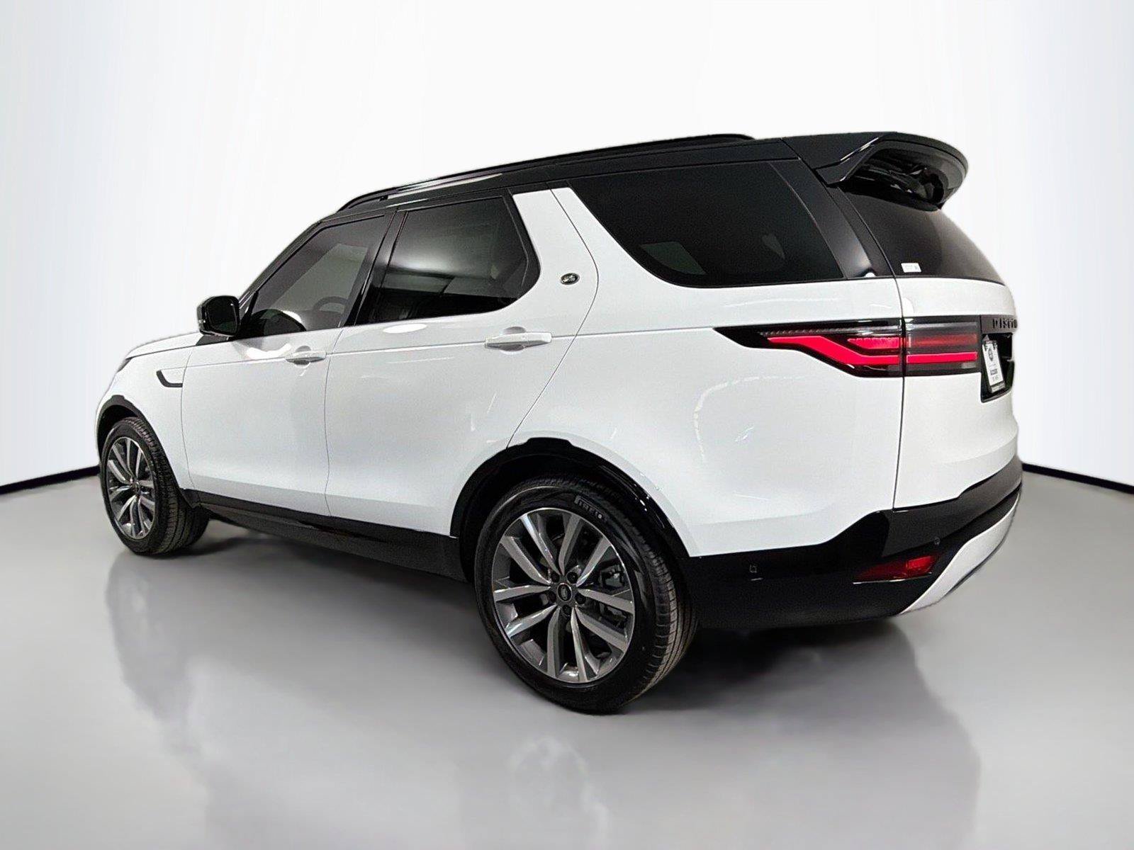 Certified 2026 Land Rover Discovery Dynamic SE AWD/4WD image 7