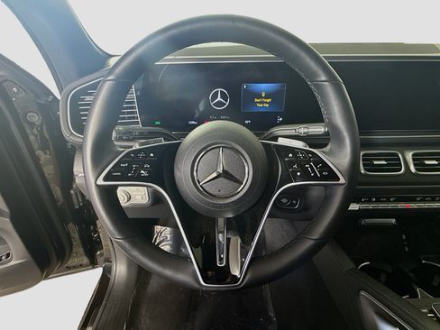 Used 2025 Mercedes-Benz GLS 450 4MATIC image 13
