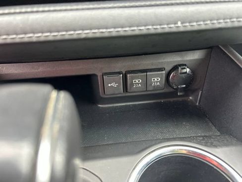 Used 2021 Toyota Highlander XLE AWD/4WD image 21