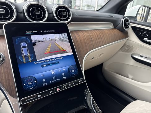 Used 2023 Mercedes-Benz GLC 300 image 9