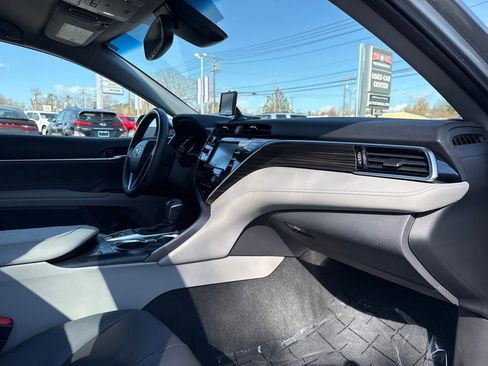 Used 2018 Toyota Camry L image 15