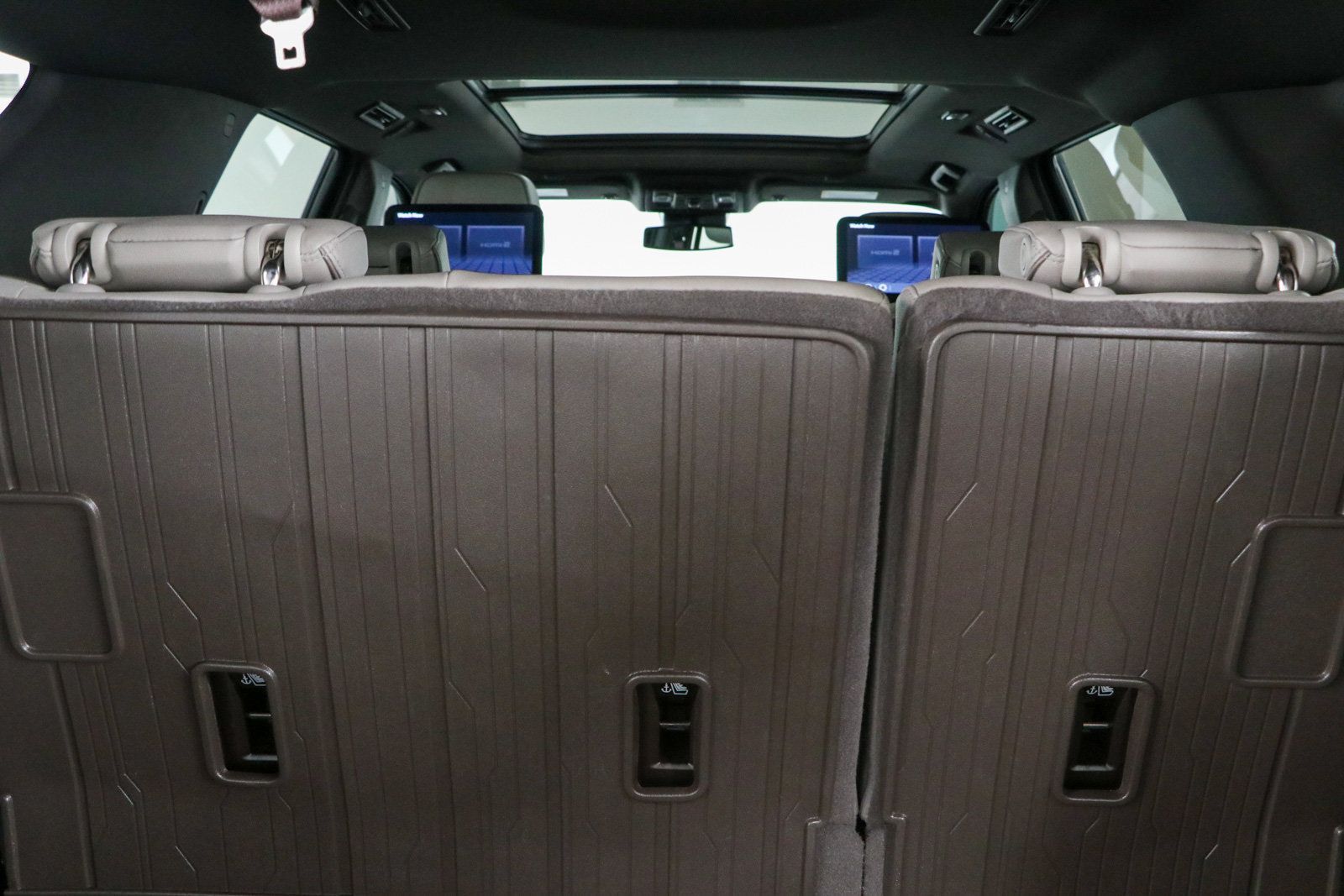 Used 2023 GMC Yukon SLT w/ SLT Premium Package AWD/4WD image 35