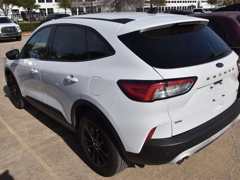 Used 2020 Ford Escape SE Sport image 7