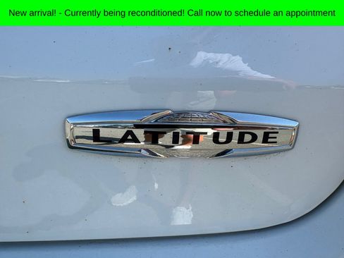 Used 2023 Jeep Compass Latitude AWD/4WD image 5