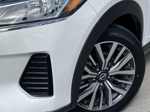 Used 2023 Nissan Kicks SV image 9