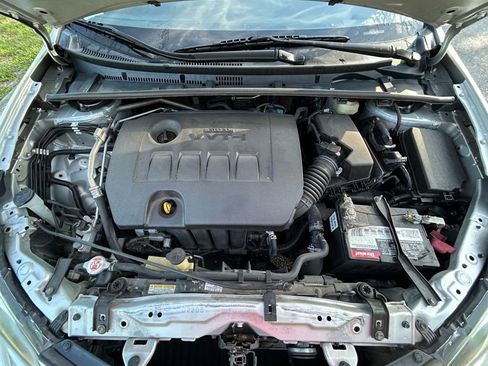 Used 2019 Toyota Corolla SE FWD image 12