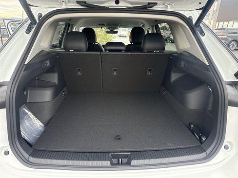 New 2026 Volkswagen Tiguan SE image 42