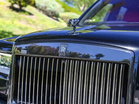 Used 2021 Rolls-Royce Cullinan Black Badge AWD/4WD image 8