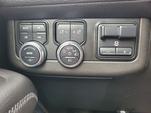 Used 2021 GMC Yukon XL Denali w/ Denali Premium Package AWD/4WD image 30