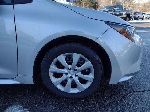 Used 2025 Toyota Corolla LE image 10