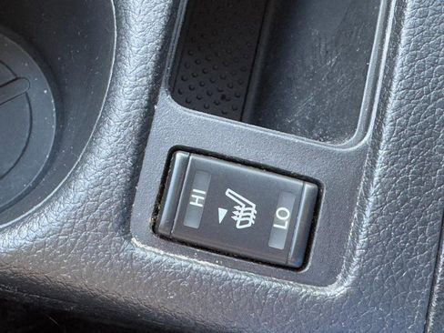 Used 2019 Nissan Rogue SV image 19