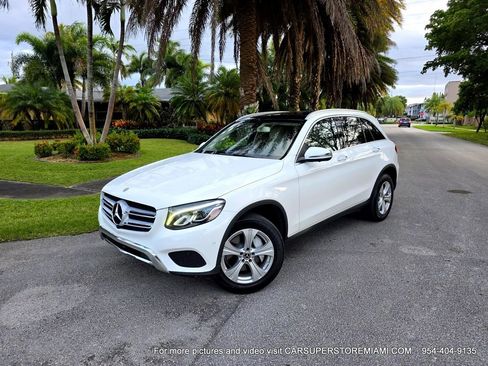 Used 2018 Mercedes-Benz GLC 300 w/ Premium Package image 61