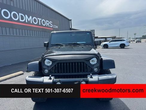 Used 2017 Jeep Wrangler Unlimited Sahara w/ Connectivity Group AWD/4WD image 14