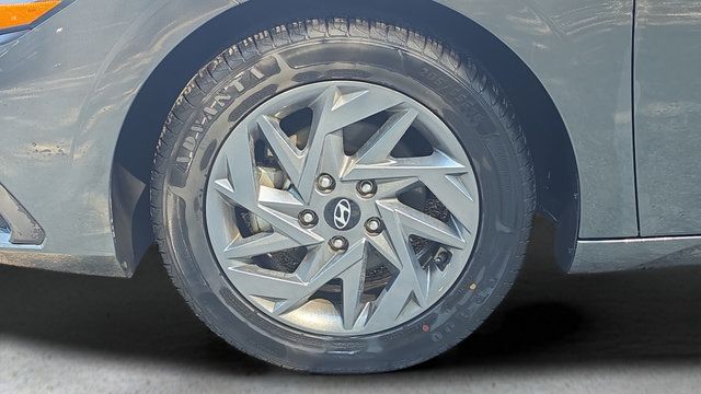 Used 2024 Hyundai Elantra SEL FWD image 20