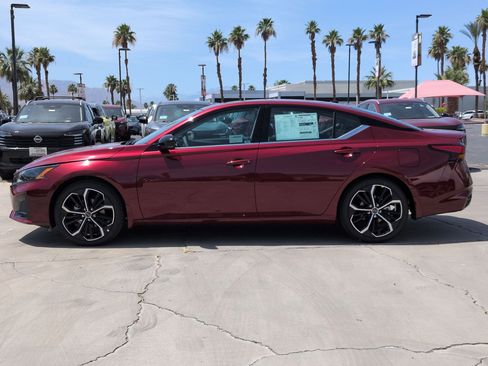 New 2026 Nissan Altima 2.5 SR w/ SR Premium Package FWD image 3