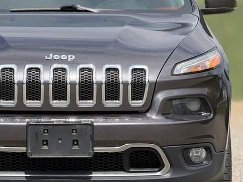 Used 2016 Jeep Cherokee Limited w/ Luxury Group image 12