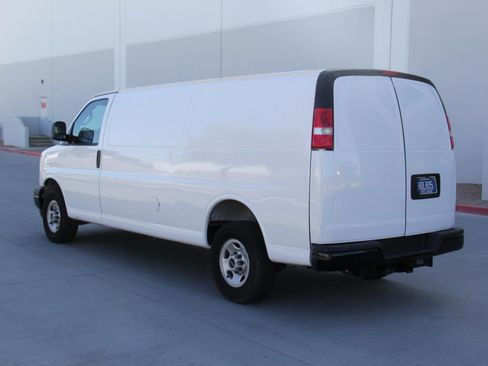 Used 2023 GMC Savana 2500 Extended w/ Driver Convenience Package image 7