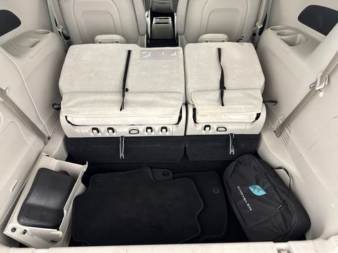 Used 2018 Chrysler Pacifica Touring Plus FWD image 28