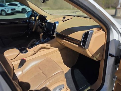 Used 2017 Porsche Cayenne Platinum Edition image 15