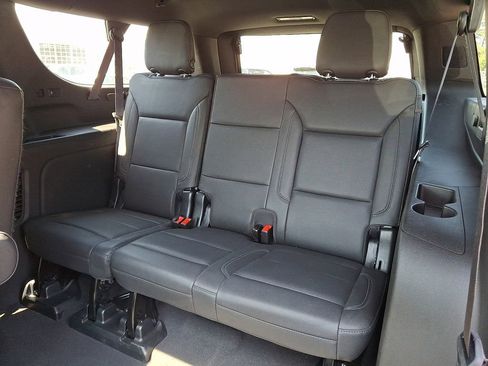 Certified 2023 Chevrolet Suburban Z71 w/ Luxury Package AWD/4WD image 11