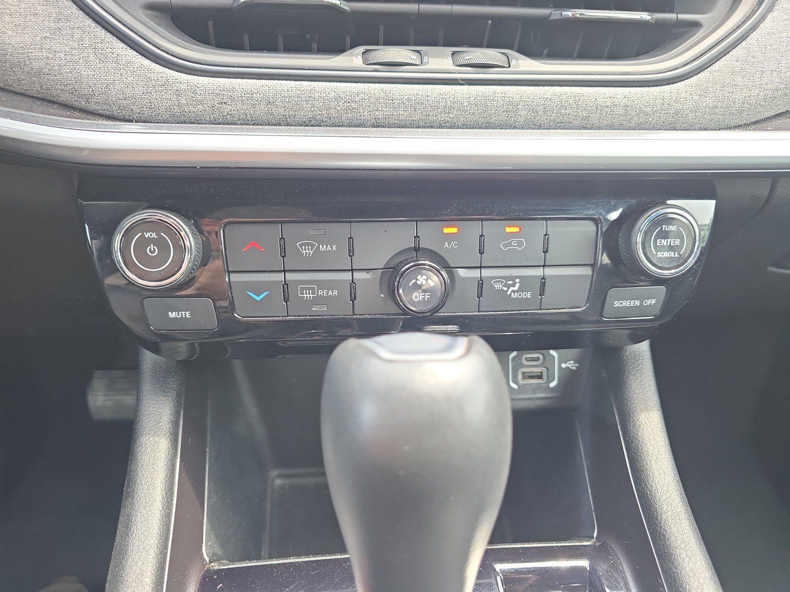 Used 2024 Jeep Compass Latitude AWD/4WD image 29