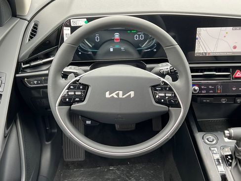 Certified 2025 Kia Niro EX FWD image 23