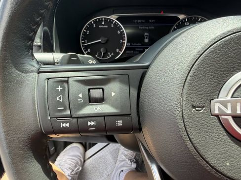 Used 2024 Nissan Pathfinder SV FWD image 16