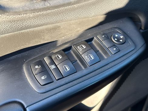 Used 2019 Jeep Cherokee Trailhawk image 25