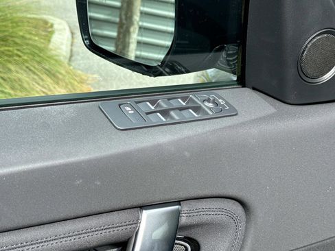 Used 2025 Land Rover Discovery Sport S image 18