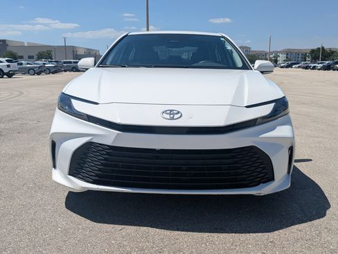 Used 2025 Toyota Camry LE FWD image 4
