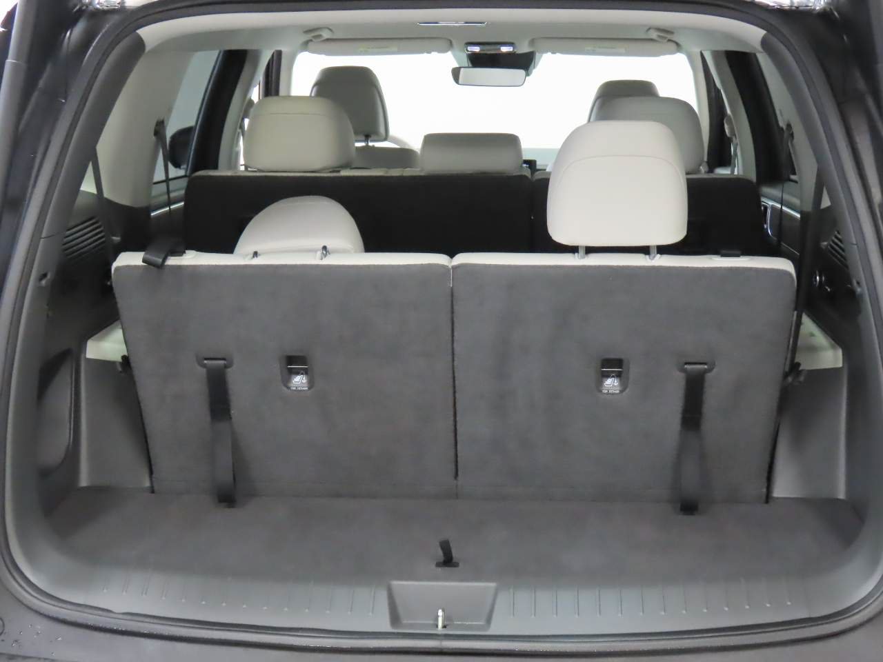 Used 2025 Hyundai Santa Fe SEL FWD image 18