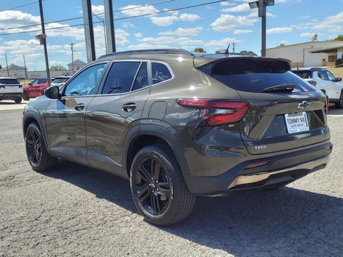 Used 2024 Chevrolet Trax ACTIV image 2