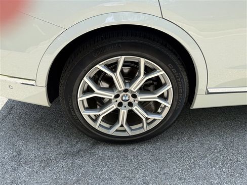 Used 2023 BMW X7 xDrive40i w/ Premium Package AWD/4WD image 39
