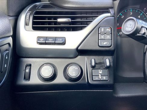 Used 2018 Chevrolet Tahoe Premier AWD/4WD image 34