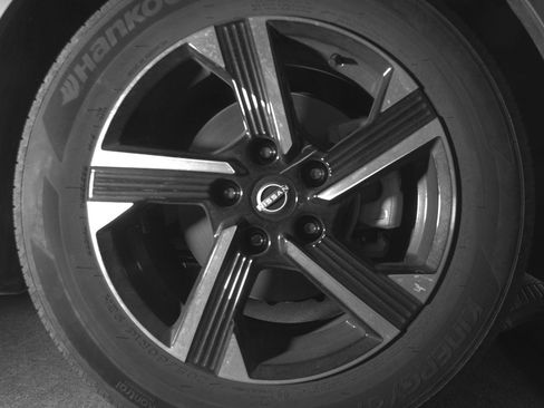 Used 2025 Nissan Sentra SV FWD image 13