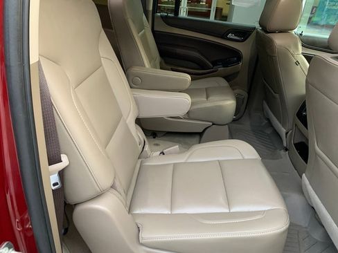 Used 2018 Chevrolet Suburban LT w/ Luxury Package AWD/4WD image 15