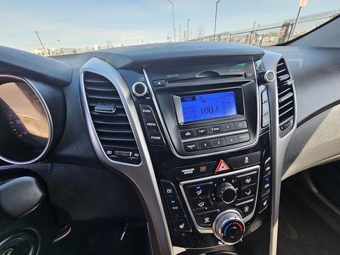 Used 2016 Hyundai Elantra GT image 25